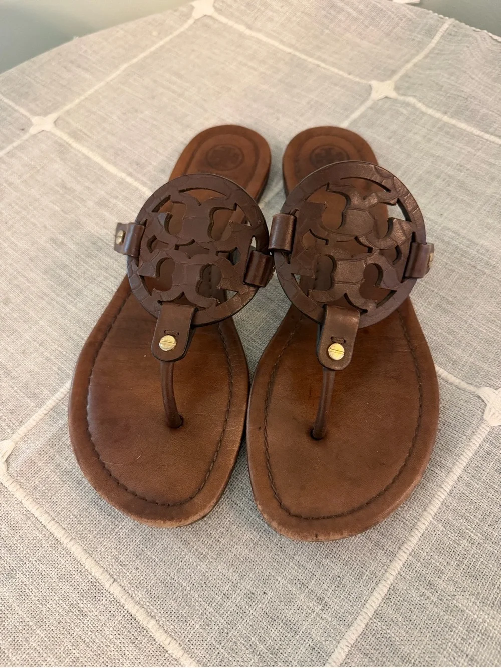 Tory Burch Brown Leather Cutout Logo Thong Sandals Brown size 9